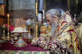 ОЧЕНЬ ВАЖНО!!! Знамение Апокалипсиса? В праздник иконы Знамение за Богослужением в Киево-Печерской Лавре произошло нерядовое событие - Чаша со св. Дарами перевернулась и... ВЫЛИЛАСЬ на МИТРОПОЛИТА ОНУФРИЯ!